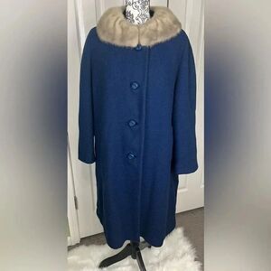 Metzler’s Uniontown Milson Original Vintage Blue Coat w/Silver Mink Collar 12/14